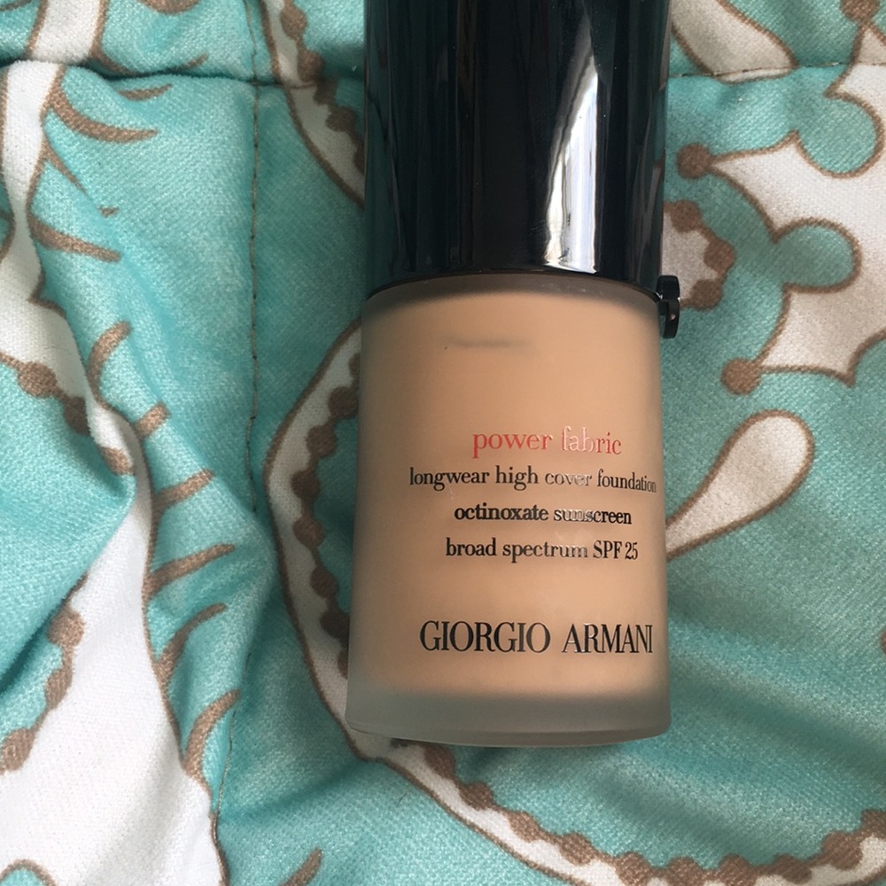 Giorgio Armani Power Fabric Foundation shade 4